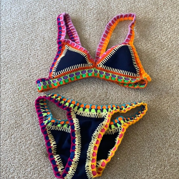 Bikini - Picture 2 of 3